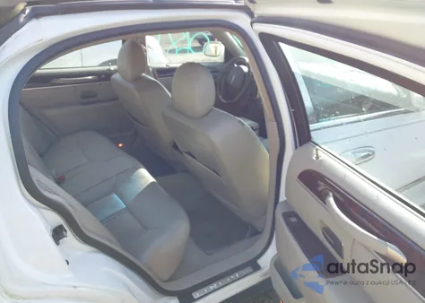 2010 Lincoln Town Car Signature Limited z USA, uszkodzony, nr VIN 2LNBL8CV7AX615844